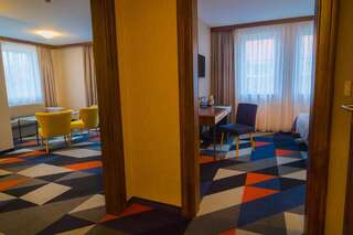Отель Vulcan Hotel Щецин Улучшенный четырехместный номер-9